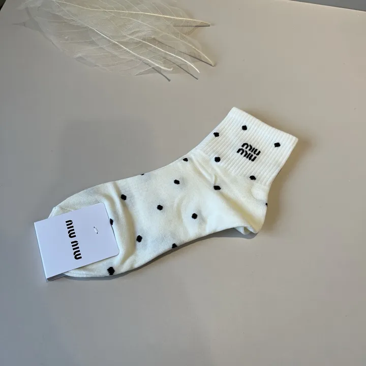 スーパーコピー ミュウミュウ 靴下