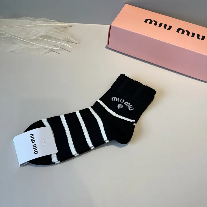 スーパーコピー ミュウミュウ 靴下