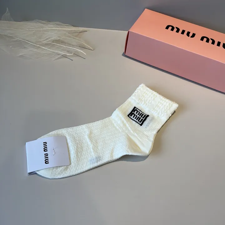 スーパーコピー ミュウミュウ 靴下