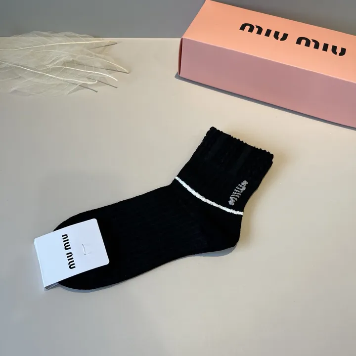 スーパーコピー ミュウミュウ 靴下