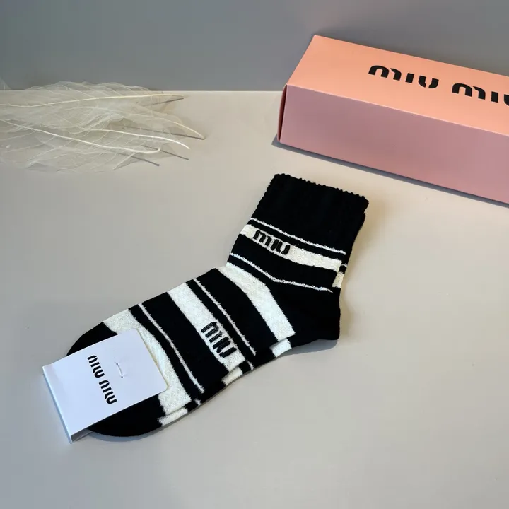 スーパーコピー ミュウミュウ 靴下