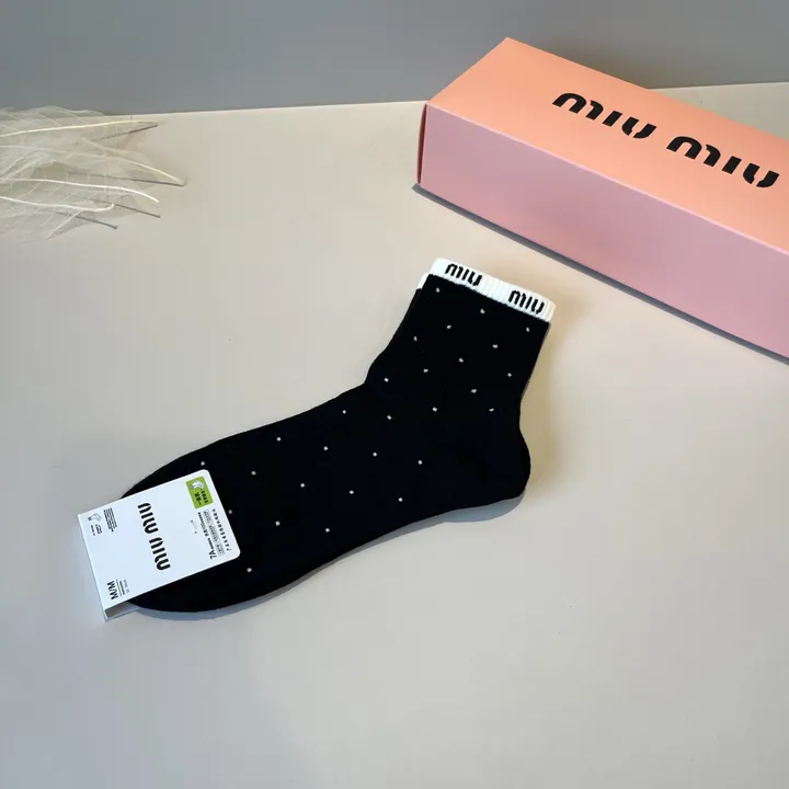 スーパーコピー ミュウミュウ 靴下