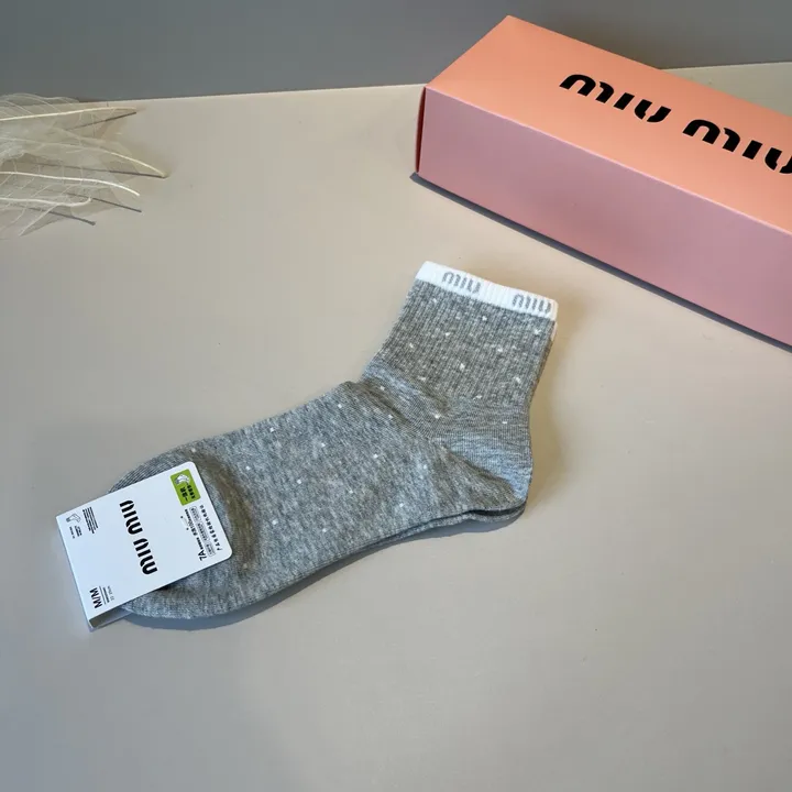 スーパーコピー ミュウミュウ 靴下