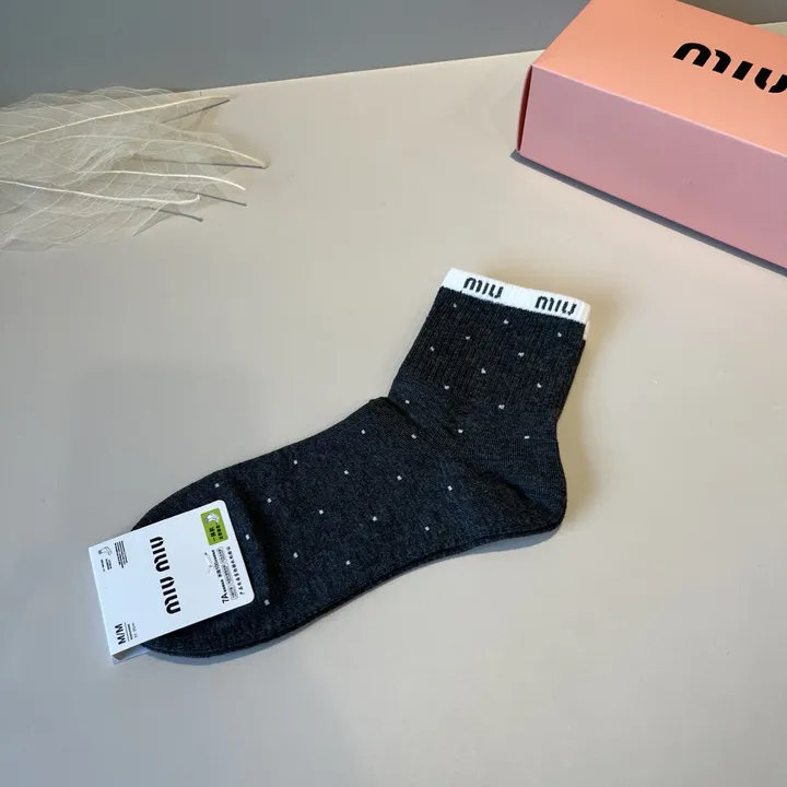スーパーコピー ミュウミュウ 靴下