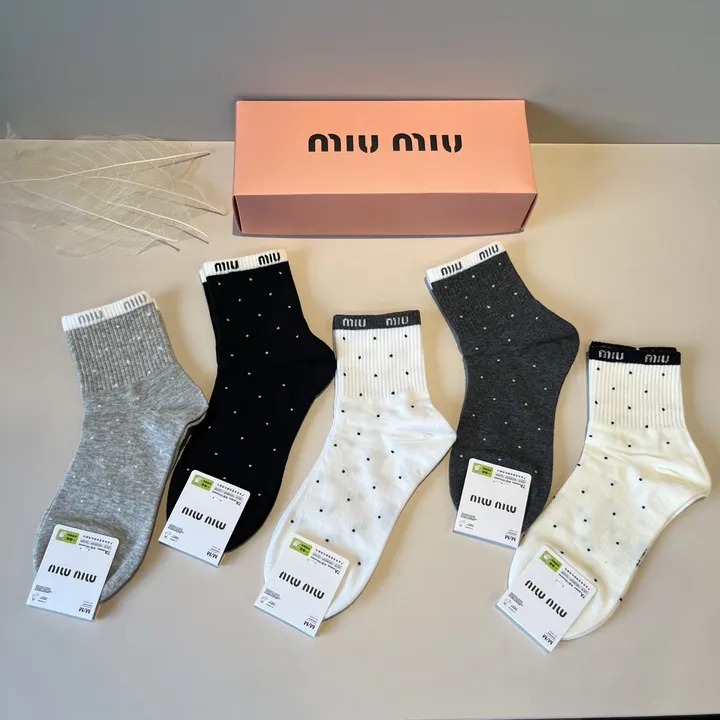 スーパーコピー ミュウミュウ 靴下