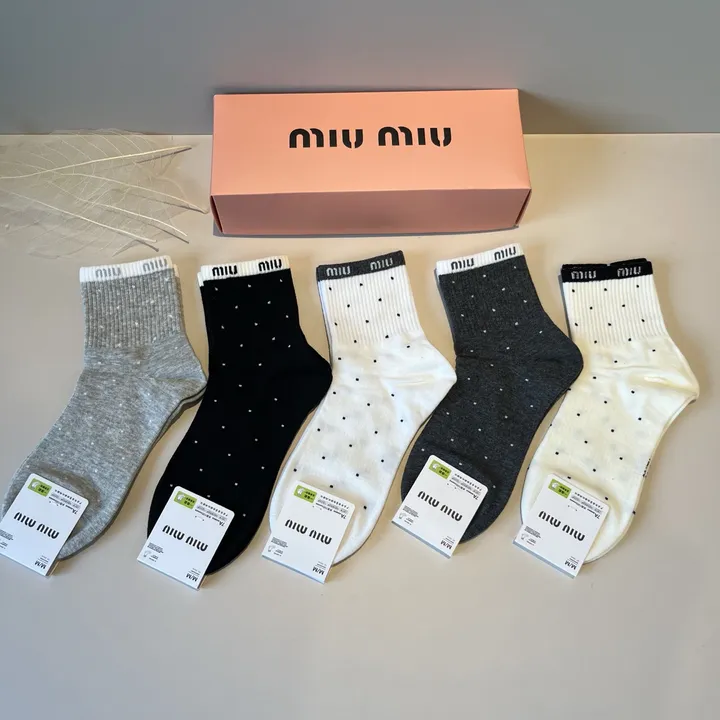 スーパーコピー ミュウミュウ 靴下