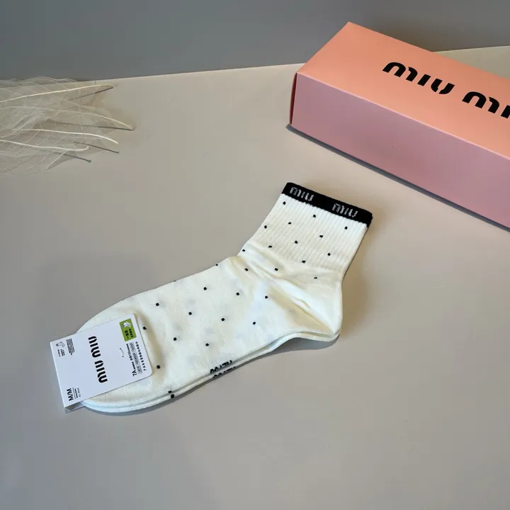 スーパーコピー ミュウミュウ 靴下