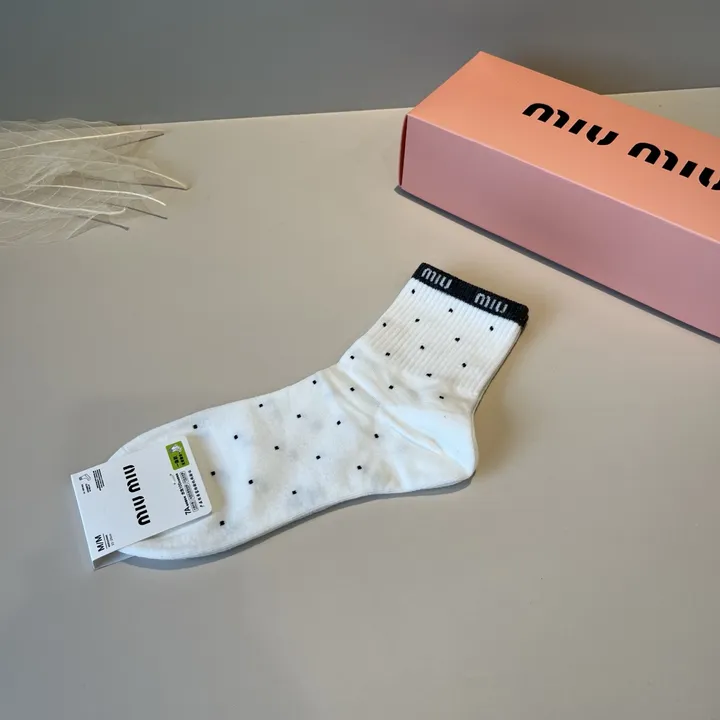 スーパーコピー ミュウミュウ 靴下