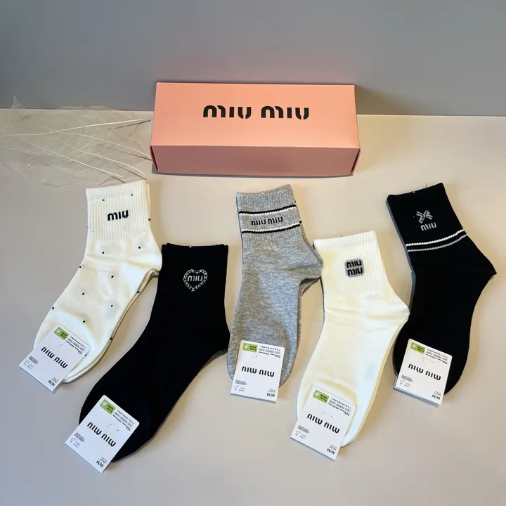 スーパーコピー ミュウミュウ 靴下