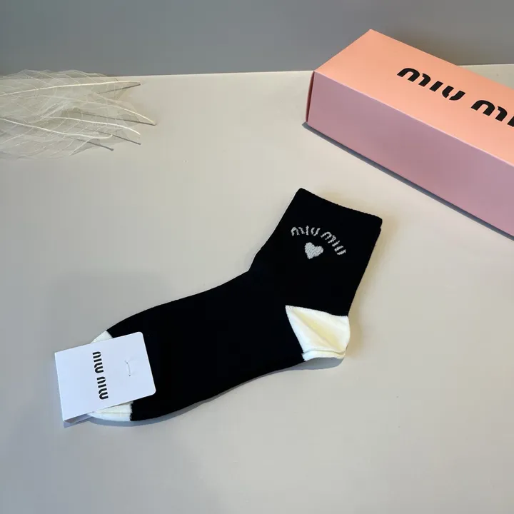 スーパーコピー ミュウミュウ 靴下