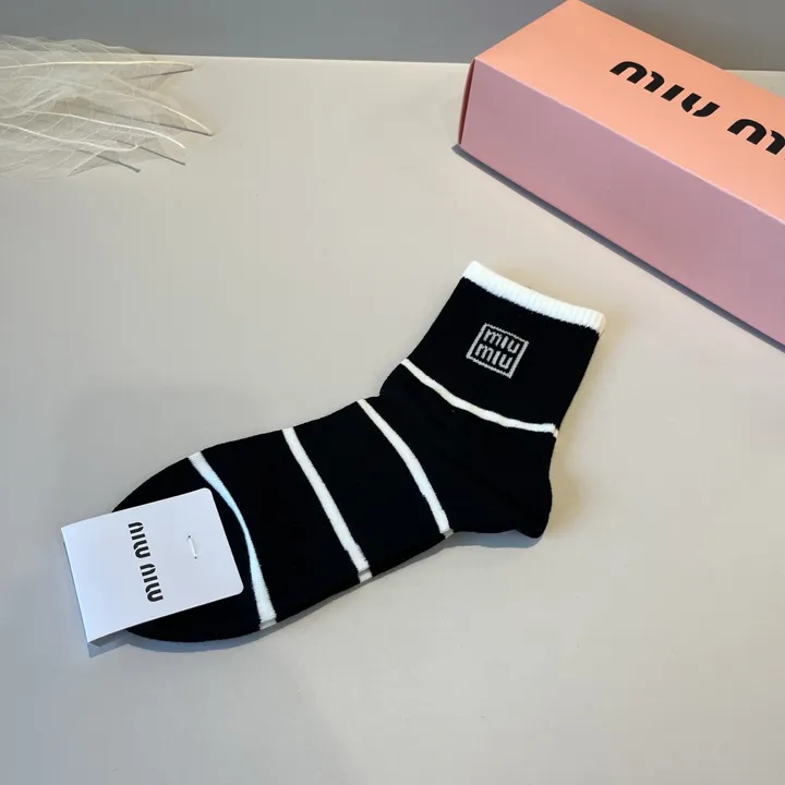スーパーコピー ミュウミュウ 靴下