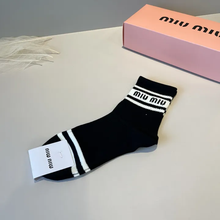 スーパーコピー ミュウミュウ 靴下