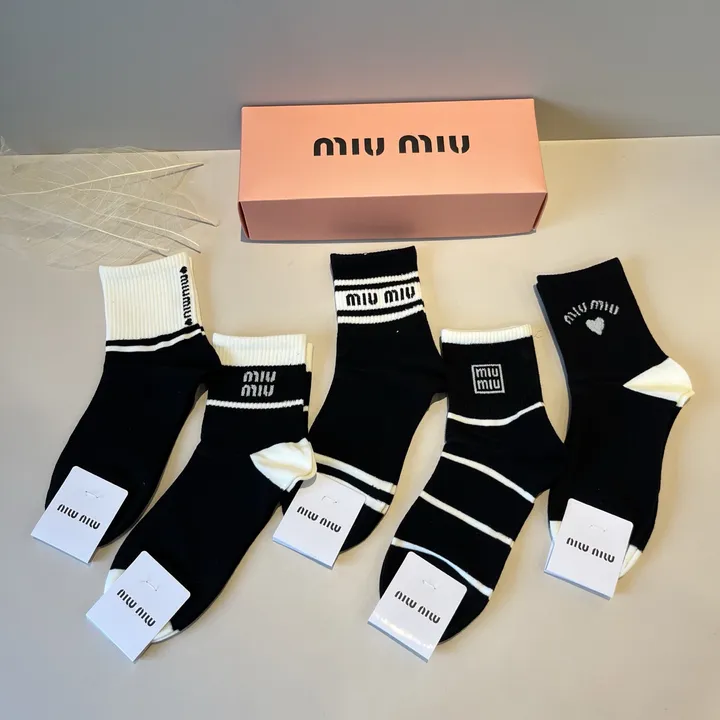スーパーコピー ミュウミュウ 靴下