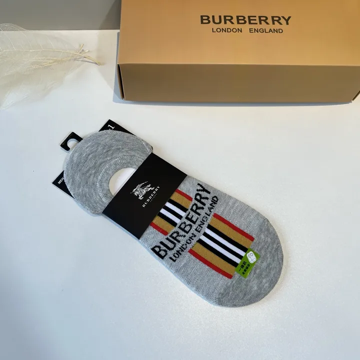 スーパーコピー プラダ 靴下