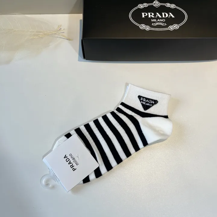 スーパーコピー プラダ 靴下