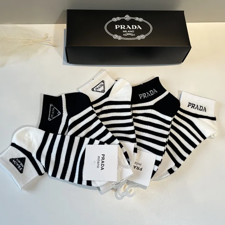 スーパーコピー プラダ 靴下