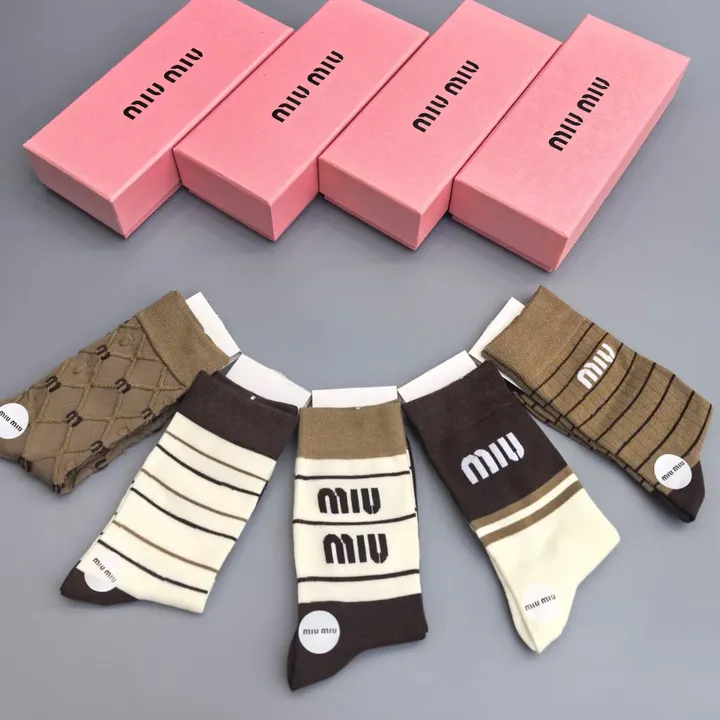 スーパーコピー ミュウミュウ 靴下