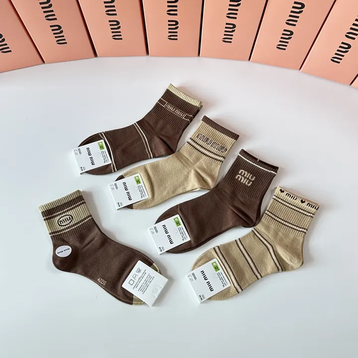 スーパーコピー ミュウミュウ 靴下