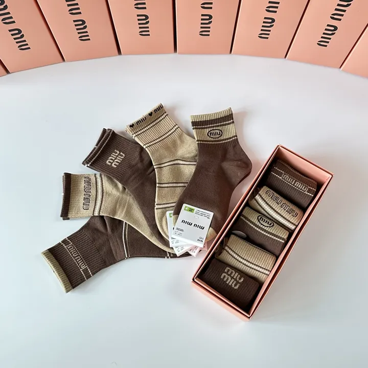 スーパーコピー ミュウミュウ 靴下