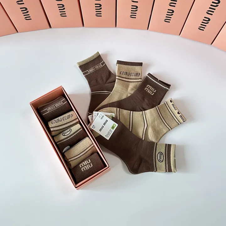 スーパーコピー ミュウミュウ 靴下