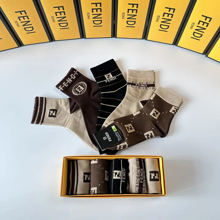 スーパーコピー フェンディ 靴下