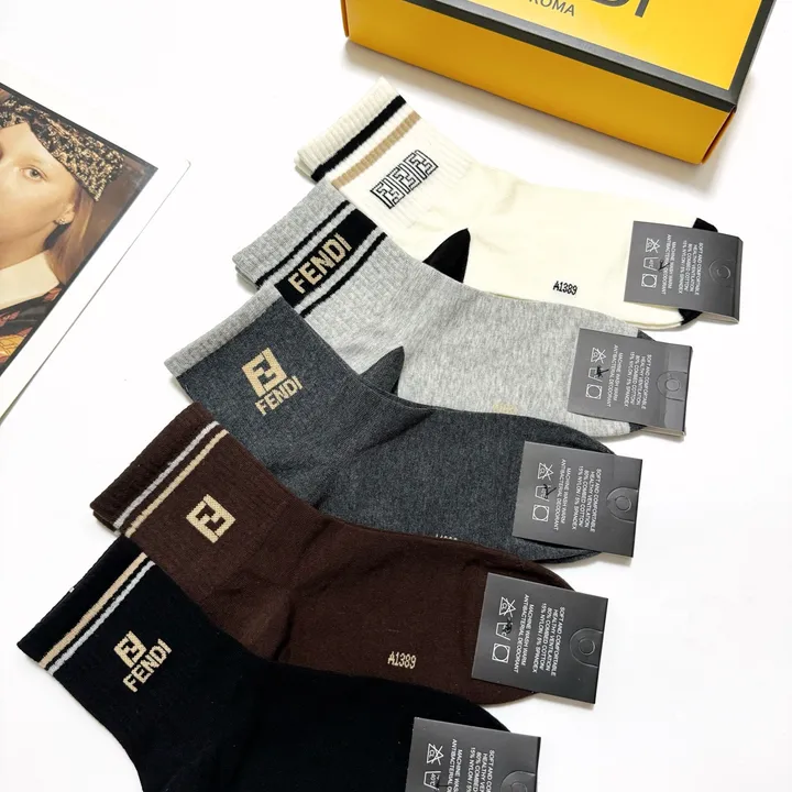 スーパーコピー フェンディ 靴下