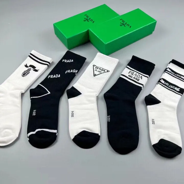 スーパーコピー プラダ 靴下