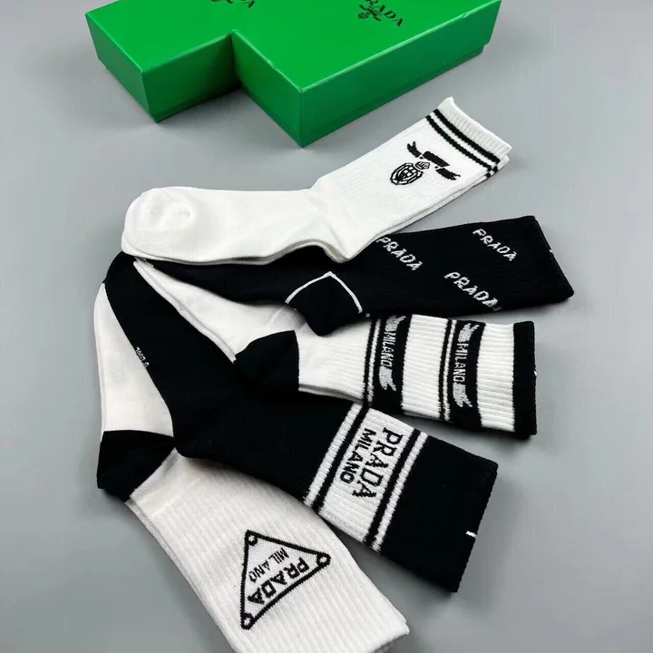 スーパーコピー プラダ 靴下