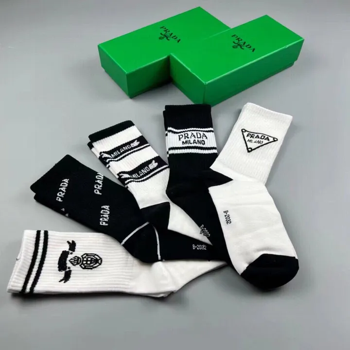 スーパーコピー プラダ 靴下
