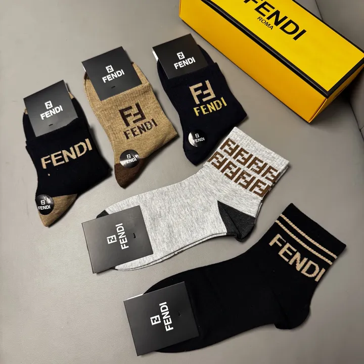 スーパーコピー フェンディ 靴下