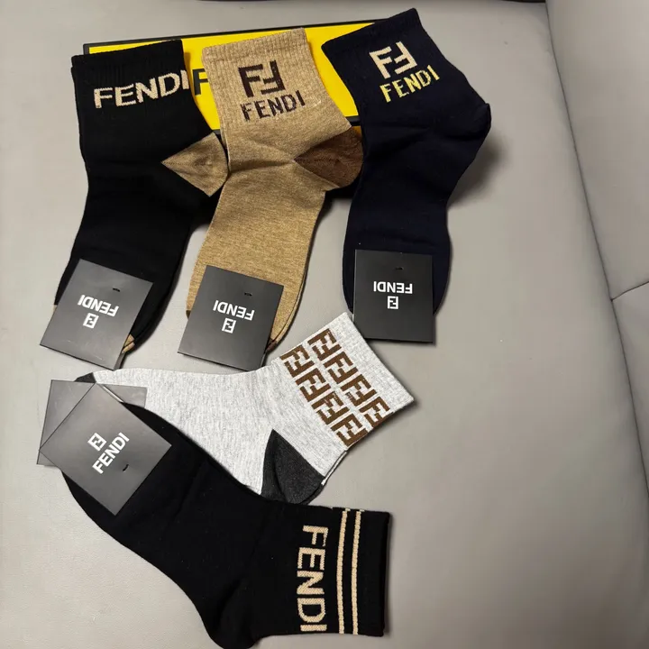 スーパーコピー フェンディ 靴下