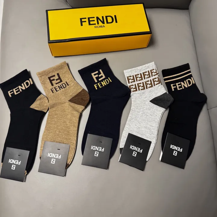 スーパーコピー フェンディ 靴下