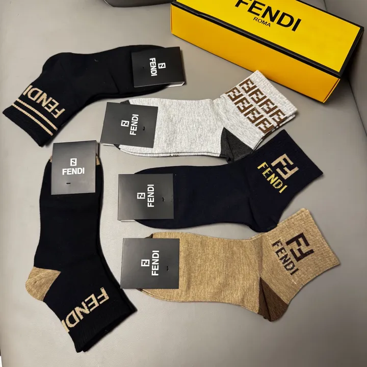 スーパーコピー フェンディ 靴下