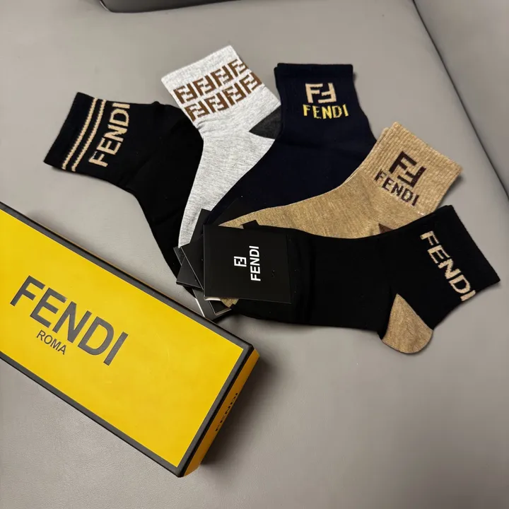 スーパーコピー フェンディ 靴下