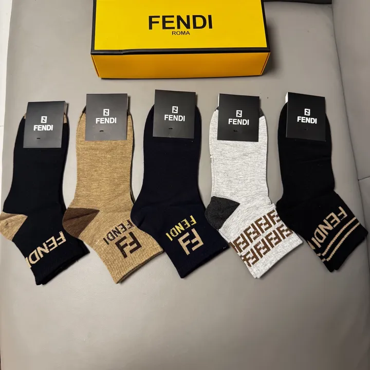 スーパーコピー フェンディ 靴下
