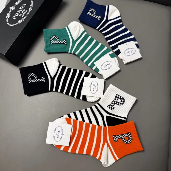 スーパーコピー プラダ 靴下