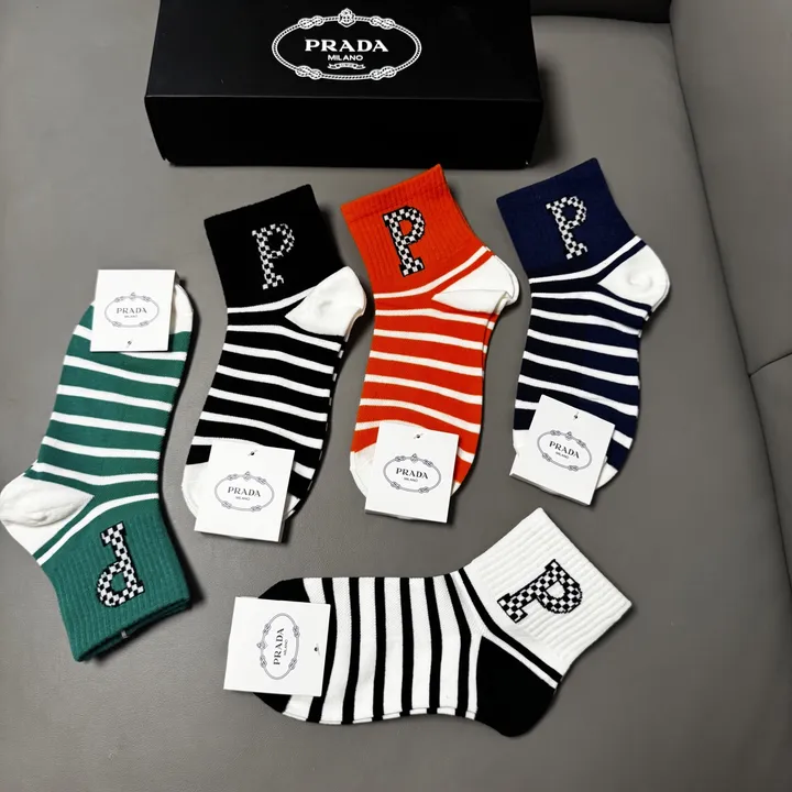 スーパーコピー プラダ 靴下