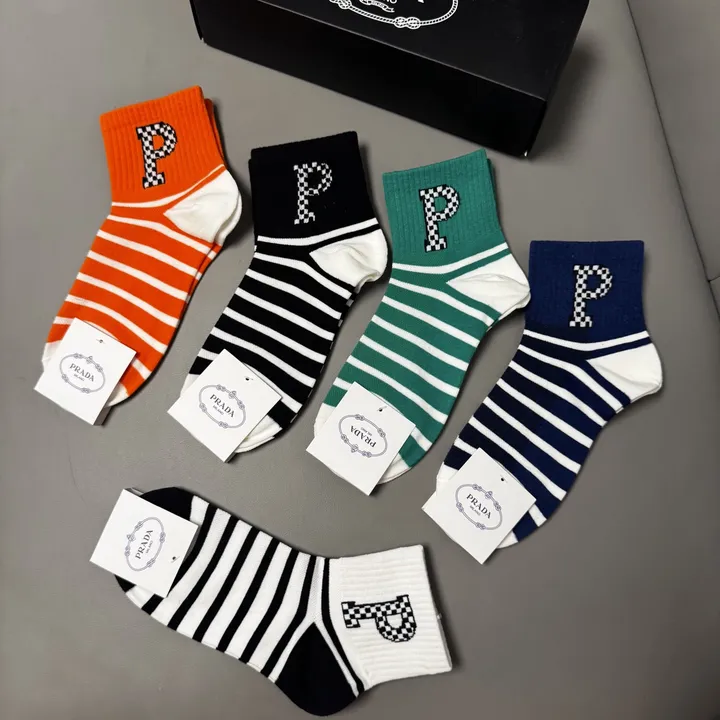 スーパーコピー プラダ 靴下