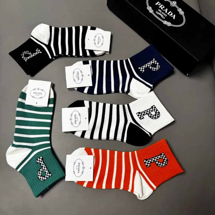 スーパーコピー プラダ 靴下