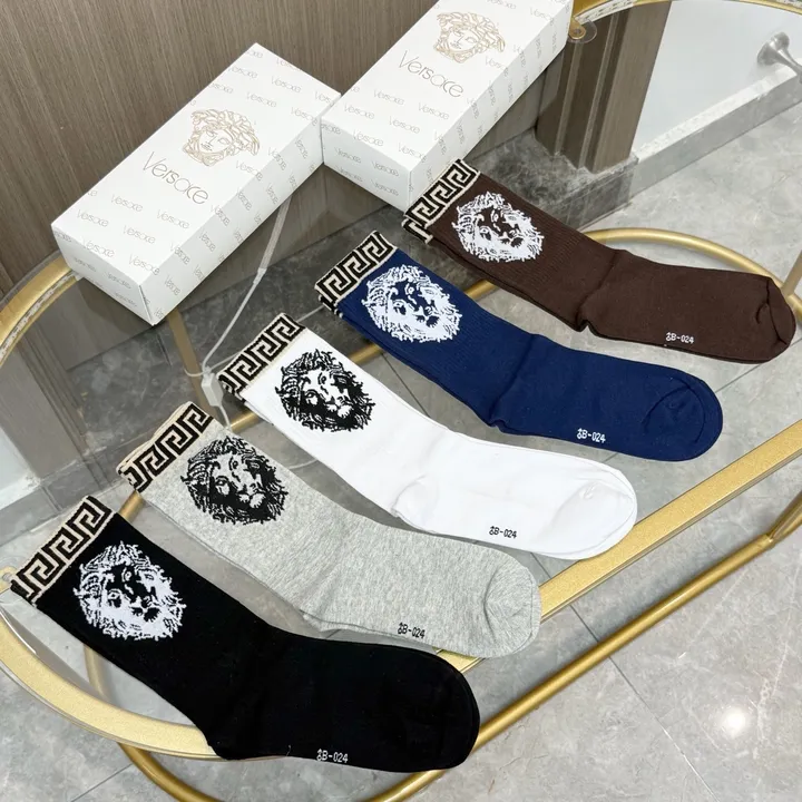 スーパーコピー ヴェルサーチ 靴下