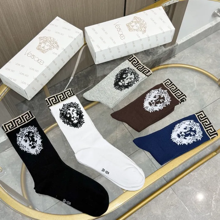 スーパーコピー ヴェルサーチ 靴下