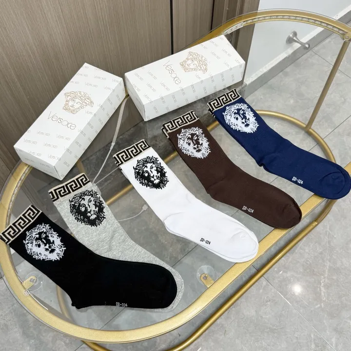 スーパーコピー ヴェルサーチ 靴下
