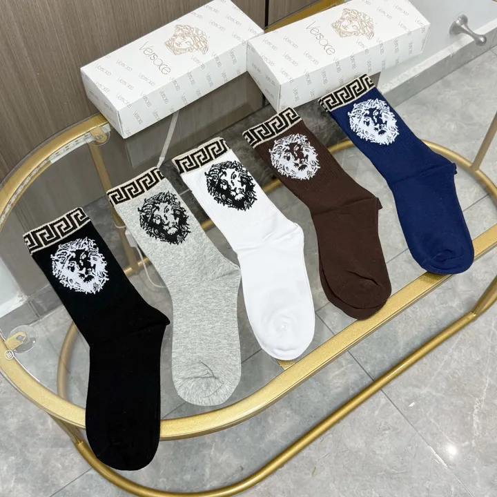 スーパーコピー ヴェルサーチ 靴下