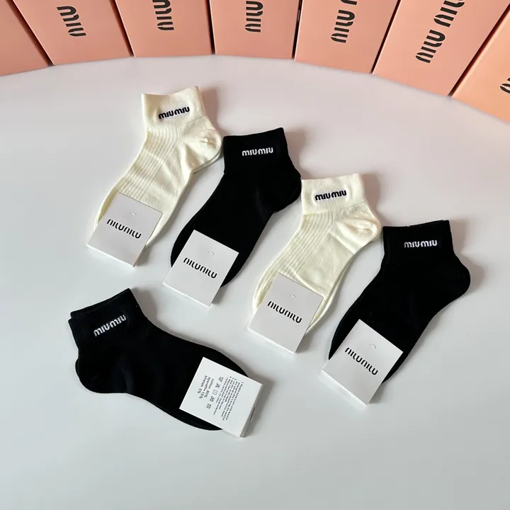 スーパーコピー ミュウミュウ 靴下