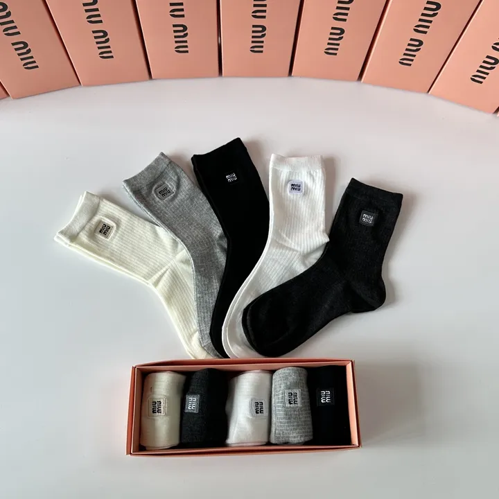 スーパーコピー ミュウミュウ 靴下