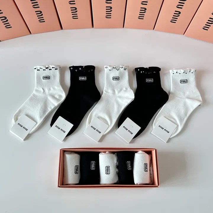 スーパーコピー ミュウミュウ 靴下