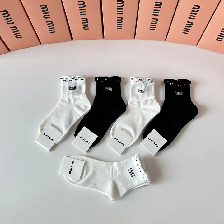 スーパーコピー ミュウミュウ 靴下