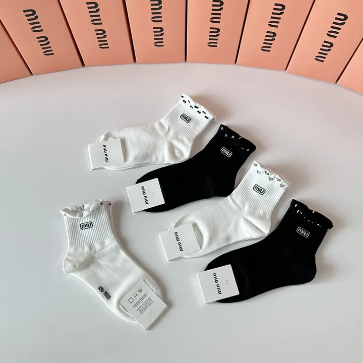 スーパーコピー ミュウミュウ 靴下