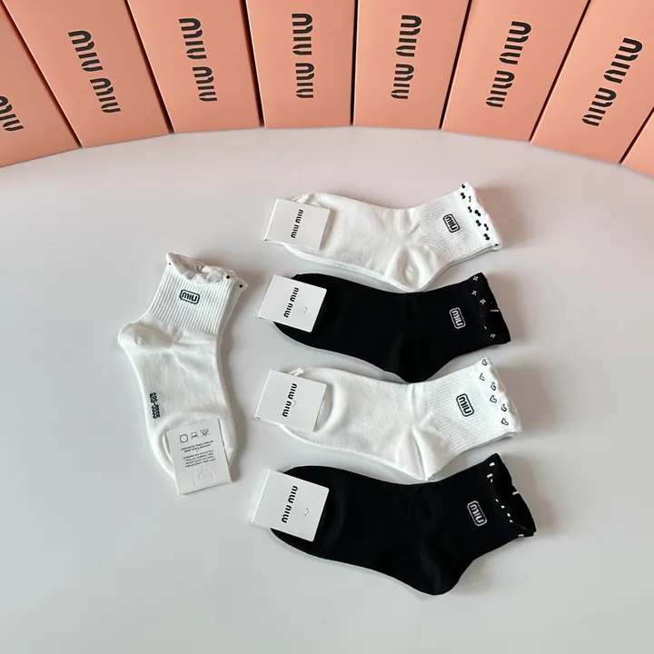 スーパーコピー ミュウミュウ 靴下