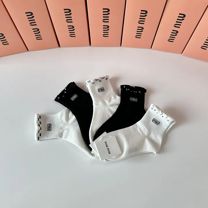 スーパーコピー ミュウミュウ 靴下